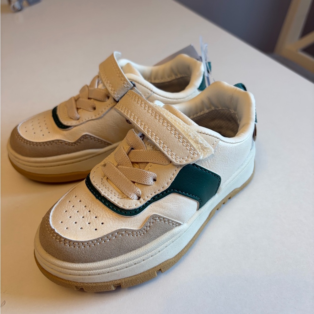 OshKosh B'gosh Toddler Size 8 Sneakers NWT
